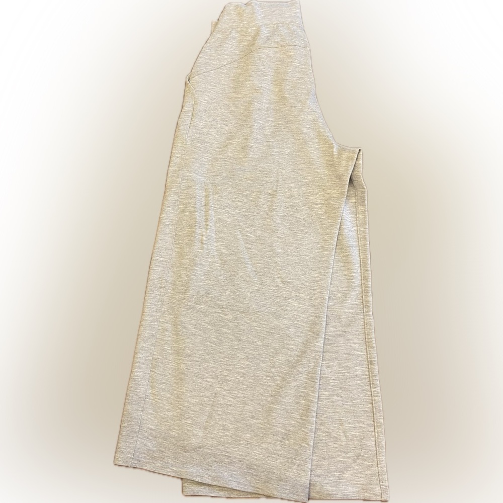 Lululemon wide leg goucho pants size 6 heather gray with pockets